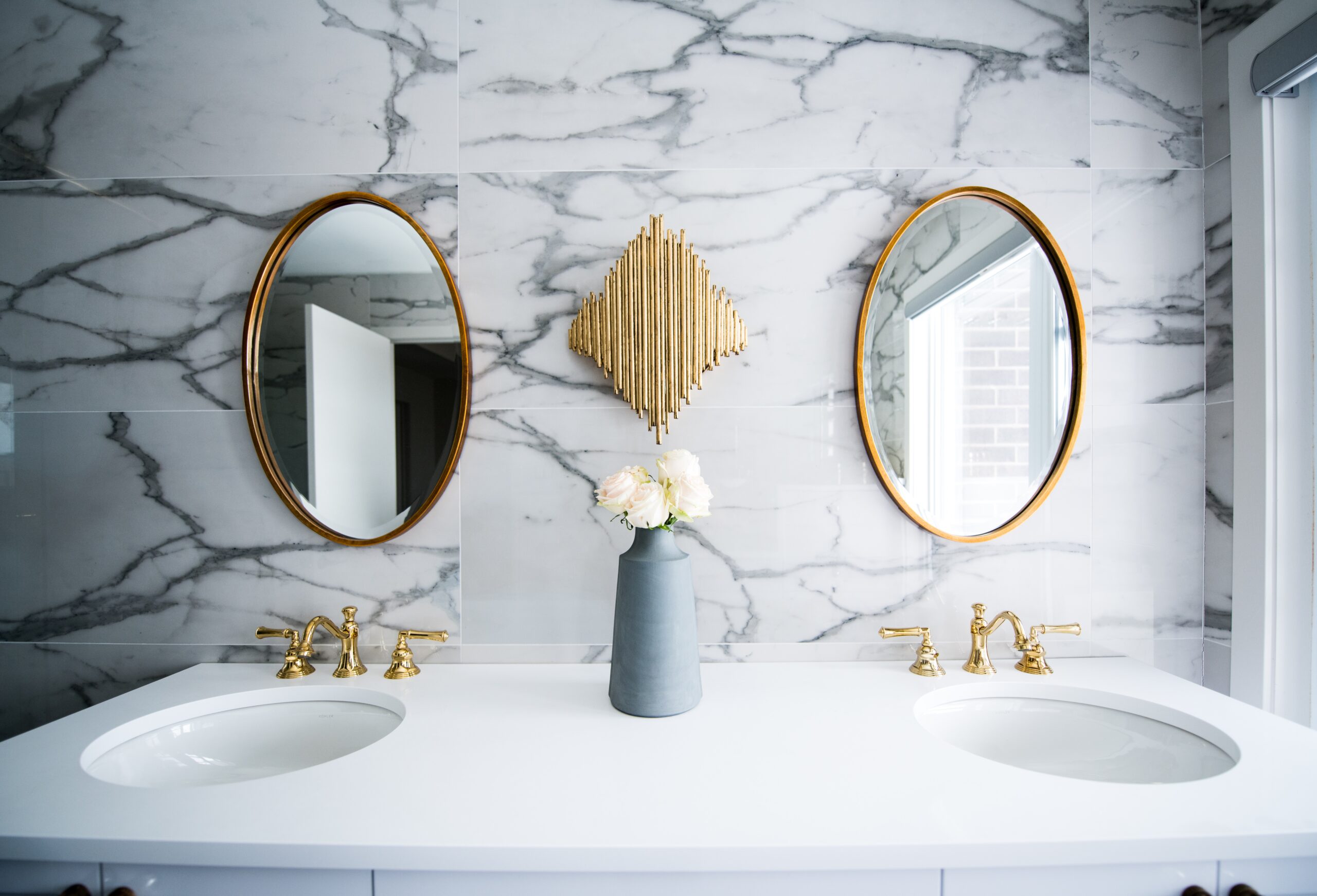 Espejos ovalados en baños